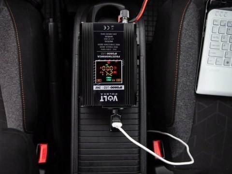 Przetwornica napięcia 24V / 230V 300/600W LED Przetwornica napięcia 24V / 230V 300/600W LED