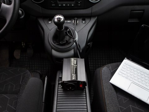 Przetwornica napięcia IPS 600 DUO 12V/24V / 230V 300/600W Przetwornica napięcia IPS 600 DUO 12V/24V / 230V 300/600W