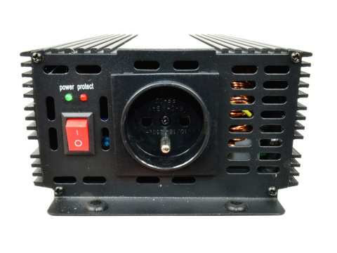 Przetwornica napięcia SINUS 1500 12/230V (1000/1500W) Przetwornica napięcia SINUS 1500 12/230V (1000/1500W)