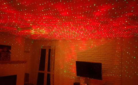 PROJEKTOR LED RGB BLUETOOTH Z WBUDOWANYM GŁOŚNIKIEM I SENSOREM DŹWIĘKU STEROWANY PILOTEM