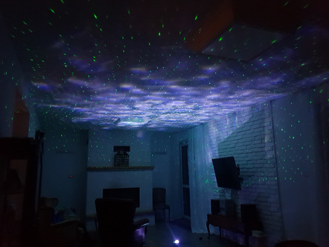 PROJEKTOR LED RGB BLUETOOTH Z WBUDOWANYM GŁOŚNIKIEM I SENSOREM DŹWIĘKU STEROWANY PILOTEM