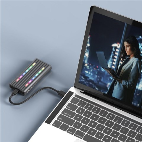 Qoltec Obudowa | kieszeń na dysk M.2 SSD SATA | NVME | RGB LED | USB-C