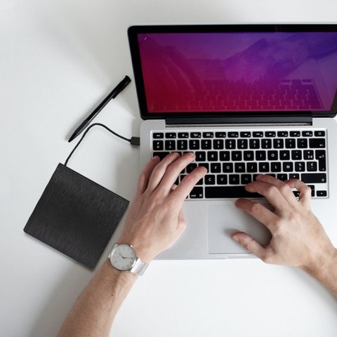 Qoltec Obudowa/kieszeń na napęd optyczny CD/DVD SATA | USB 3.0 | 9.5mm | wbudowany kabel Qoltec Obudowa/kieszeń na napęd optyczny CD/DVD SATA | USB 3.0 | 9.5mm | wbudowany kabel