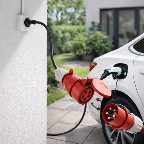 Qoltec Adapter siłowy do ładowarek EV | gniazdo CEE 16A 5P 400V na SCHUKO 230V | max 16A | 3.5 kW