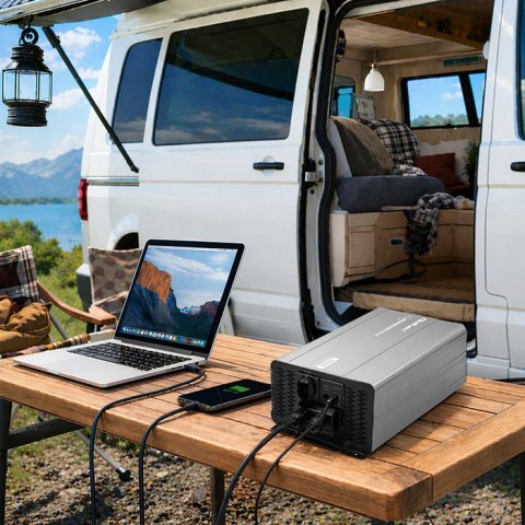 Qoltec Przetwornica napięcia Pure Sine Wave z UPS | 12V na 230V | 4000/8000W | USB | Kompatybilna z LiFePO4 GEL AGM
