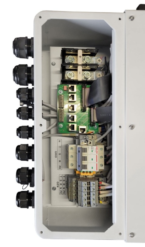 Zestaw fotowoltaiczny 10,1 kWp magazyn 16 kWh inwerter 8 kW 3F
